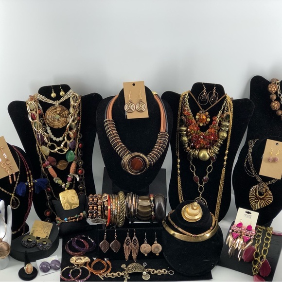 Beautiful Vintage To Now Jewelry Lot - Picture 2 of 11